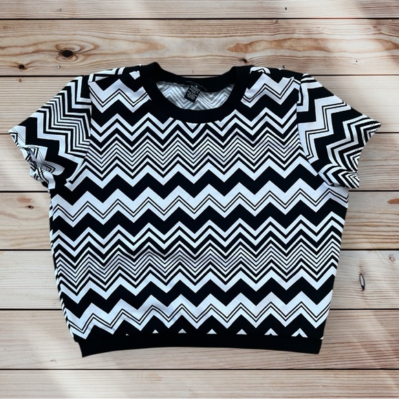 Rue21 Tops - Rue21 Black White Chevron Print Zig Zag Short Sleeve Top Extra Large XL